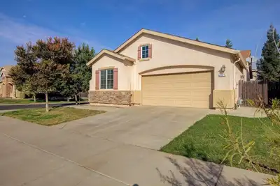 Image de Welcome to The Merced Hub! <br><br>Merced has historically been the “Gateway to Yosemite”