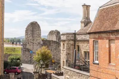 Castle Garden View - Two Steps from Central Rochester High Street