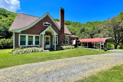 Image de Discount Summer Stays! Cozy, Family Friendly Riverside Farmhouse on Acreage!