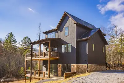 Image de Summer Availability! Low Rates! Modern Home w/ Fantastic Location & Amenities!