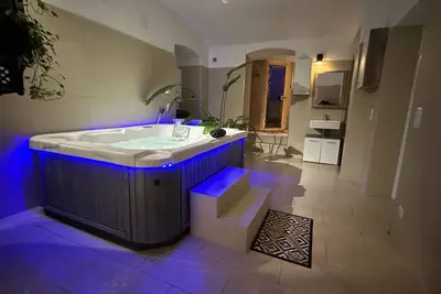 Image de African Paradise Apartment With Jacuzzi & Sauna