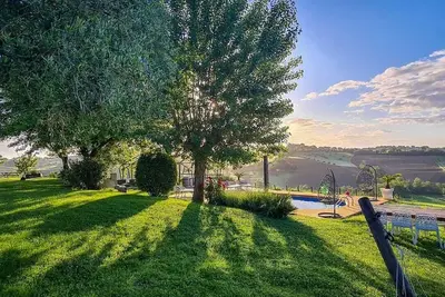 Image de Marchiaanse Boerderij, Panoramisch Uitzicht, Zwembad, Grote Tuin, Dichtbij zee
