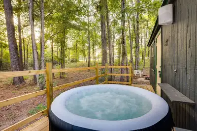 Image de Cozy Onalaska Cabin ~ 2 Mi to Lake Livingston!