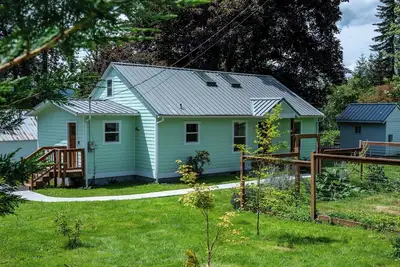 Image de Charming Country House in Fall City, Hikers and Bikers Paradise. Pet friendly!