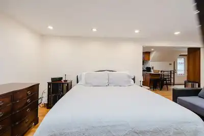 Image de Private Apartment on tree lined 2 acre estate. Close to beaches, farms and Nyc.