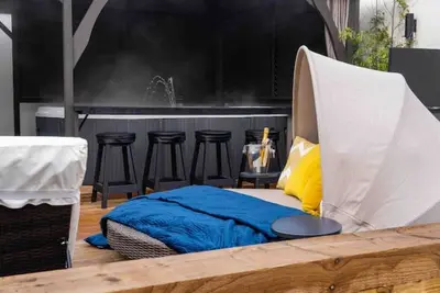 Image de Ashby's Accommodation - Deluxe Studios- Romantic/ Private hot tub / Spa. 4/5