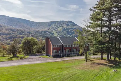 Image de Gorgeous Mountain View  Newly Renovated/Ski/Wi-Fi/Wood Stove/Pool