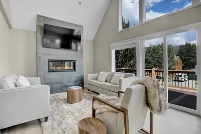 Image de Modern Mountainside Sanctuary