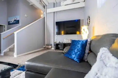 Image de 3-Story 3Bd 2. 5 Bath Luxury Penthouse - Downtown- Connected to Convention Center