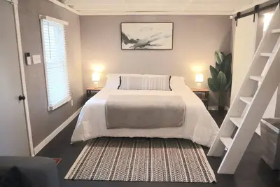 Image de Brand New Carriage House!