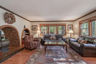Image de Cozy Tahoe Swiss Village Cabin!