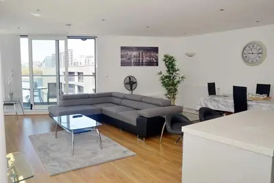 Image de Spacious 3 -Bed Apt close to City Airport & 3 mins walk to ExCel Centre\n\n