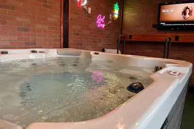 Image de Hot Tub • Ac • Walk to Downtown • Views of Mt. Rainier