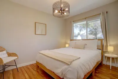 Image de University Hills Bright Modern Oasis w/Hot Tub - Pet Friendly! 30 Day Rental