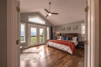 Image de Three-story home w/Awesome Views+Hot Tub+Game Room