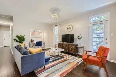 Image de Mins to Duke - Jazzy modern midcentury gem with a blend of style and coziness!