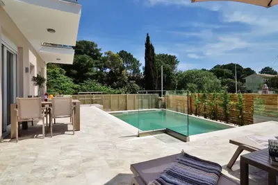 Newly Built 2-Bedroom Villa, A/C, Private Pool, 5 mins walk to Restaurants & Beach in Agios Georgios