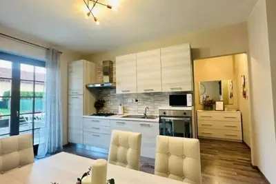 Image de Cozy apartment with mountain view from back deck and fenced in yard.