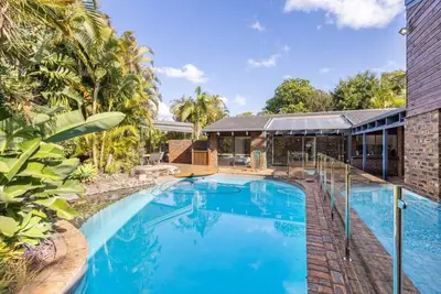 Image de Hidden Bali style 5br house in Robertson