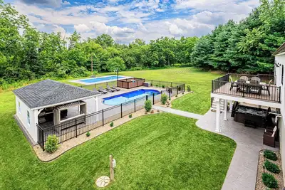 Image de Modern Luxury near Historic Gettysburg and Liberty Mountain Ski Resort - Your Exclusive Escape! Private Pool, Hot Tub, Game Room, Pickleball, and even a Playground!