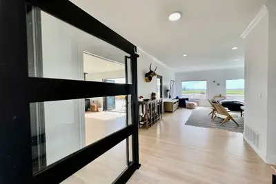 Image de Spacious Napa Valley home set amongst the vineyards with resort-style amenities