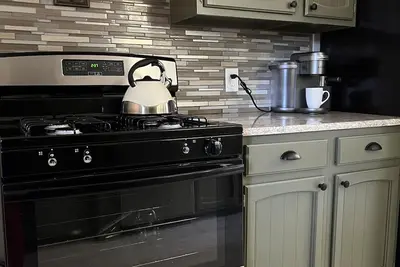 Image de Spacious Bohemian Bungalow. Pet-friendly & centrally-located w\/ play nook!