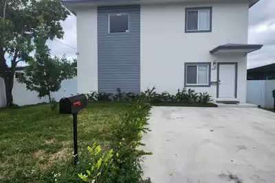 Image de We are located in the heart of Miami, 10 min away from Downtown, Beaches, M. I. A