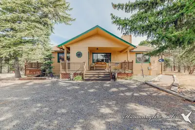 Image de Alto Oso Cabin: w\/ Hot Tub and Pet Friendly