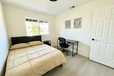 Image de Cozy furnished room, shared bathroom