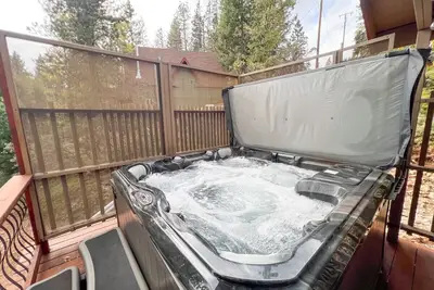 Image de New! Modern Bls Cabin w/Hot Tub & Ev Charger