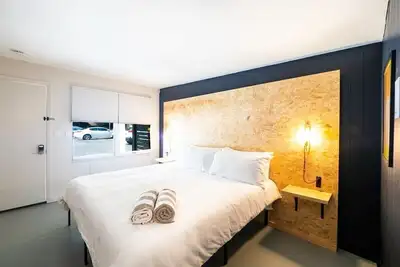 Image de The Brooks Buy Out, Wedding Groups Inquire Today!