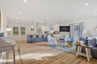 Image de Cute bungalow blocks to Stadium