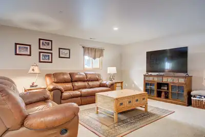 Image de Spacious Family Home | Privacy, Backyard w/ Patio