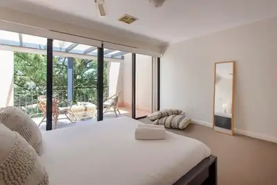 Image de This apartment is a 2 bedroom(s), 1. 5 bathrooms, located in Fremantle, Wa.