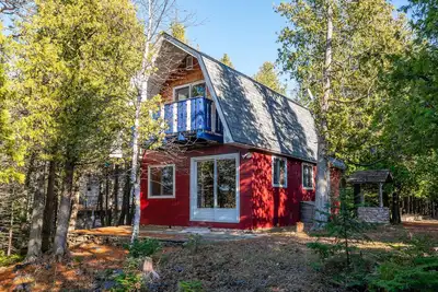 Image de This cottage is a 2 bedroom(s), 1 bathrooms, located in Tobermory, On.