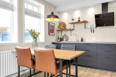 Image de Charming downtown apartment with balcony