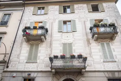 Image de moderno appartamento nel centro di Como, a soli tre minuti a piedi dal lago.