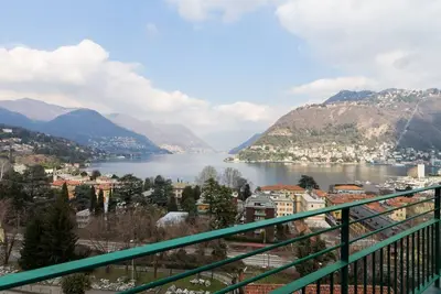 Image de A very elegant studio apartment with stunning views in Lake Como.