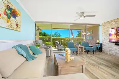 Image de Modern King Suite, Pool & Hot Tub, Steps to Beach