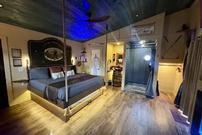 Image de Luxury Treehouse | Golf + Smoky Mountain Views | Slide | Sleeps 6
