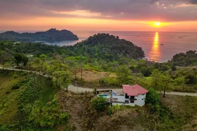 Image de 5 minute drive to Manuel Antonio National Park! Amazing ocean and jungle views!