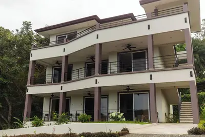 Image de 6 room villa with rooftop terrace in Playa Coyote, Six room villa with pool, bar, and restaurant. Oc