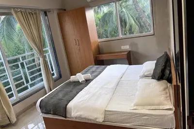 Pinaki Comfort Stay, Vile Parle