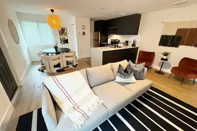 Image de Urban Elegance: Trendy Modern Apartment in Wynwood