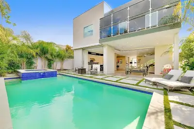 Image de Exquisite Elegance: Hollywood's Dream Villa with 4 Beds in Beverly Grove