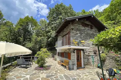 Image de Accogliente Casa di Pietra in Mezzo ad una Strepitosa Fauna e Flora