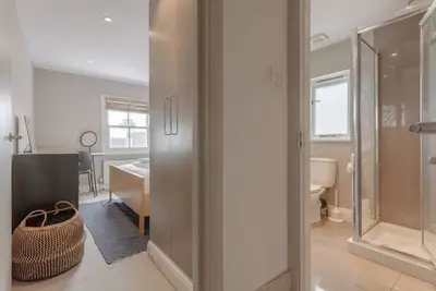 Image de Contemporary 2bd Flat w/ Patio, Clapham!