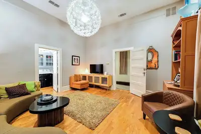 Image de Historic Decatur Apt w/ City Square Views