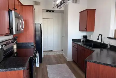 Image de Just Updated/Sleeps 6! Clean Condo in East Valley.