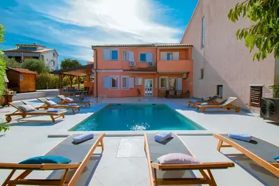Villa with private pool near the sea in Pula